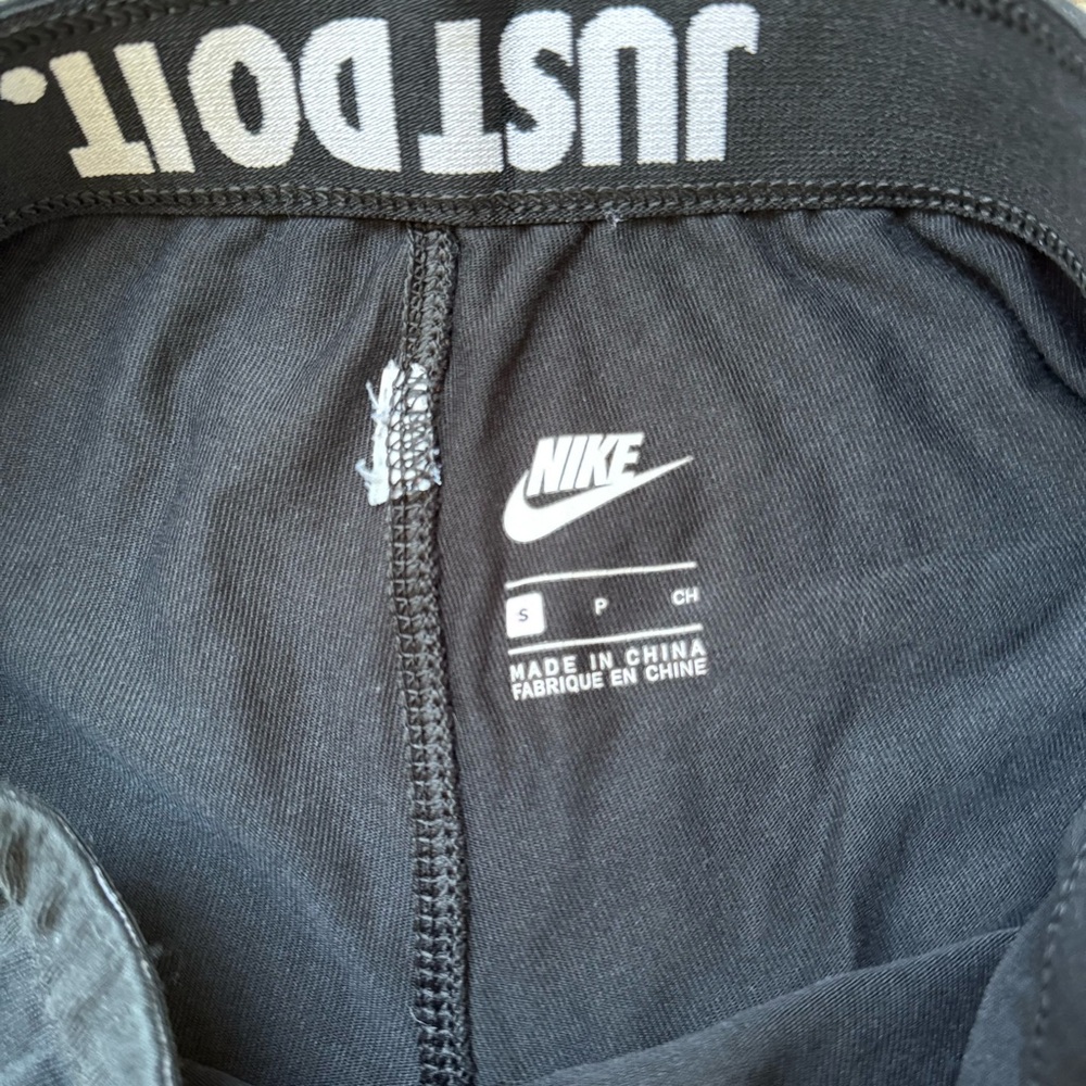 Nike Leggings Black with Gold Small - Picture 7 of 8